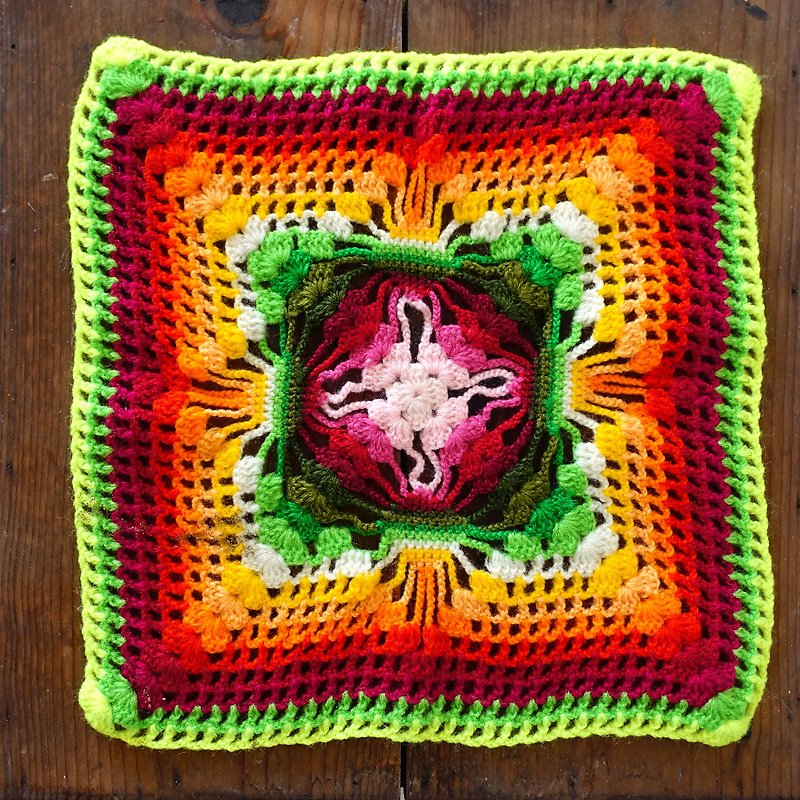 BajuTua / warm old was / typified gradient flowers crochet wool hand bags - ผ้ารองโต๊ะ/ของตกแต่ง - เส้นใยสังเคราะห์ หลากหลายสี