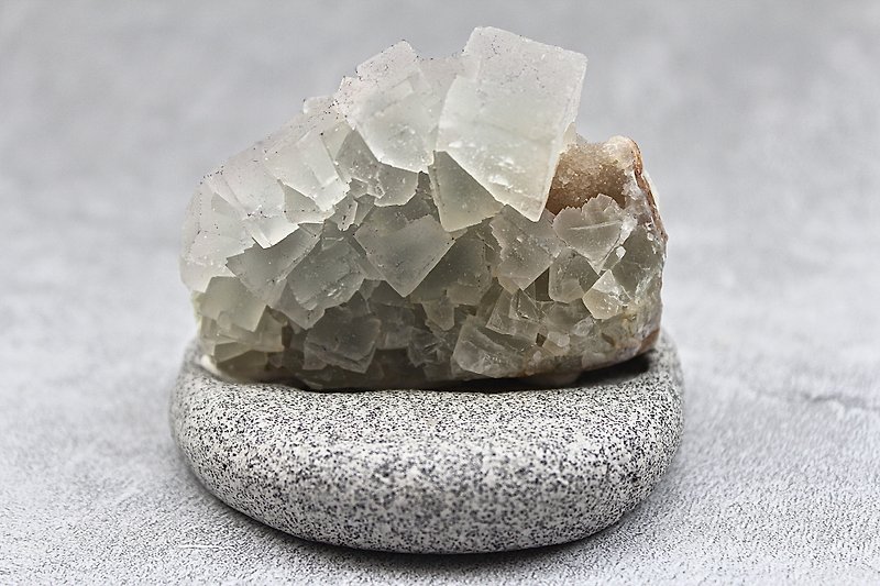 SHIZAI white fluorite ore-with base - ของวางตกแต่ง - หิน ขาว