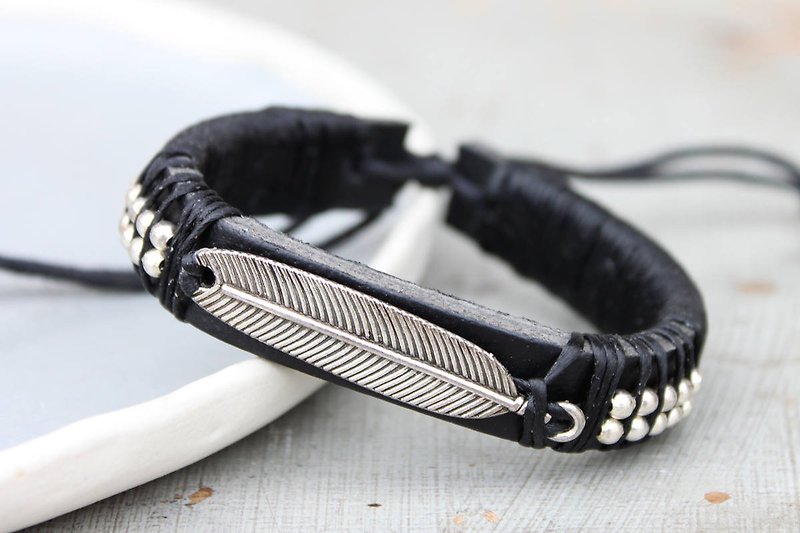 Leather Beaded Bracelets Men Unisex Feather Charm Adjsutable - สร้อยข้อมือ - หนังแท้ สีเงิน