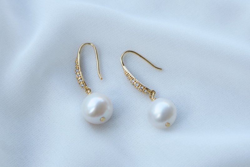 Round Di Classic Collection Pearl Hook Earrings 18K Gold Plated - Earrings & Clip-ons - Copper & Brass Gold