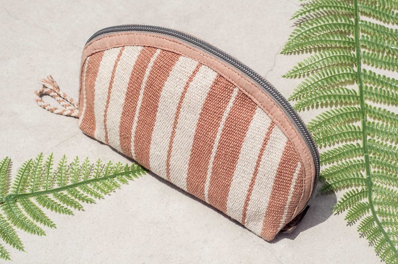 Valentine's Day gift birthday gift Chinese Valentine's Day gift limited edition hand-woven bag / national wind bag / striped bag / cosmetic bag / mobile phone / clutch bag / handbag-natural forest plant dyed hand-woven fabric - กระเป๋าคลัทช์ - ผ้าฝ้าย/ผ้าลินิน หลากหลายสี
