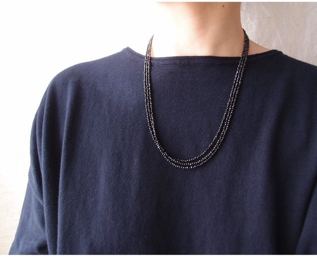 ブラックスピネル　オパール　ネックレス　3連 オパール×ブラックスピネルの3連ロングネックレス（SV金具