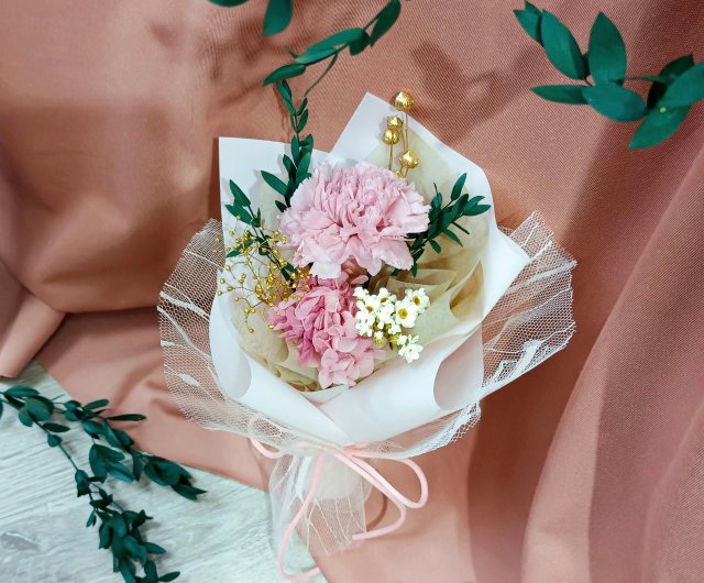 {♦️24Kゴールドコーチィングカーネーションハート型ボックス入り・透明ネース付 ♦️24Kゴールドコーチィングカーネーションハート型ボックス