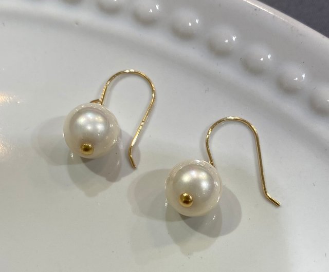 K18 GOLD】18金 8mm 泉州 貝パール フック ピアス 18KP10 6月誕生石 【SOLID GOLD】 - ショップ Accessory  14KGF Zoe+ ピアス・イヤリング - Pinkoi