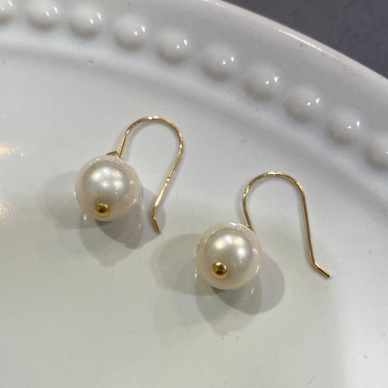 [K18 GOLD F/WATER PEARL] 18K 8mm Senshu shell pearl hook earrings 18KP10 June birthstone [SOLID GOLD] - Earrings & Clip-ons - Other Metals White