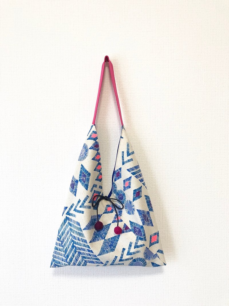 三角粽形肩提包/中尺寸/几何圖形+藍素面 - 側背包/斜背包 - 棉．麻 藍色