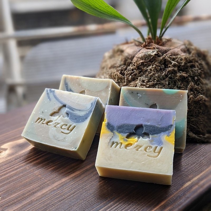 Green Ying Bamboo Wind Plant Extract Handmade Soap Gift Box Set /// Four-in-One Gift Box Set - Soap - Other Materials 
