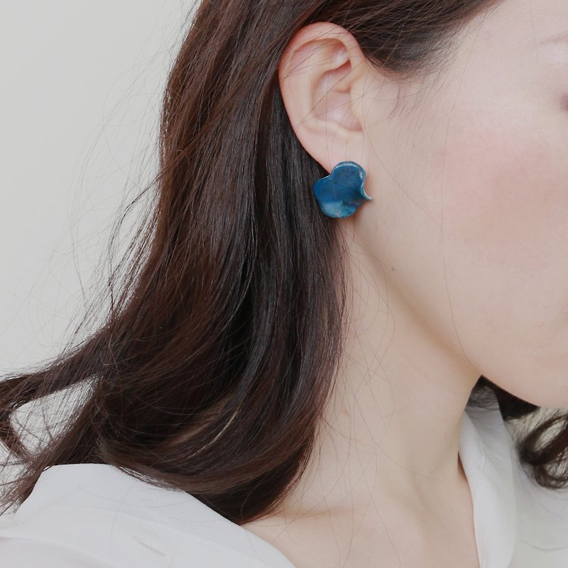 Earrings with a sound of hearing the sea earrings 925 sterling silver earrings - Earrings & Clip-ons - Porcelain Blue