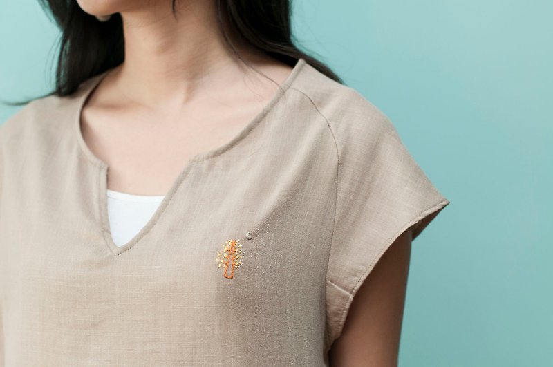 Cotton Linen jacket meters - ginkgo tree under the moonlight embroidery - เสื้อผู้หญิง - ผ้าฝ้าย/ผ้าลินิน สีทอง
