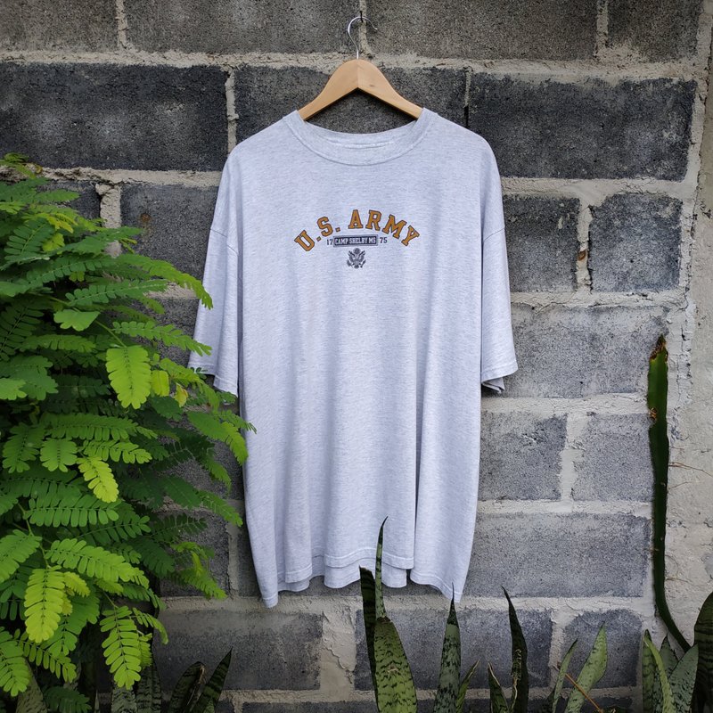 Vintage US Army Camp Shelby Military T-Shirt - 男 T 恤 - 棉．麻 灰色