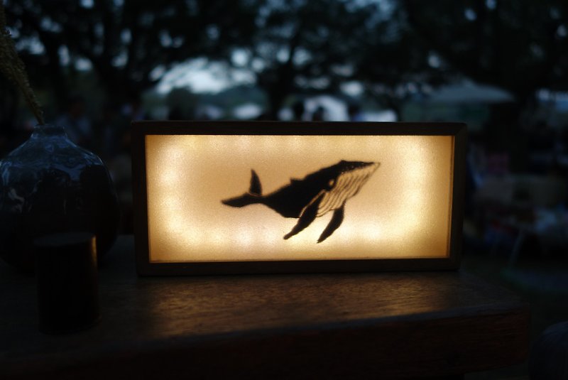 ShouZhuo handmade---Humpback whale non pomelo night light (USB plug) - โคมไฟ - ไม้ สีนำ้ตาล