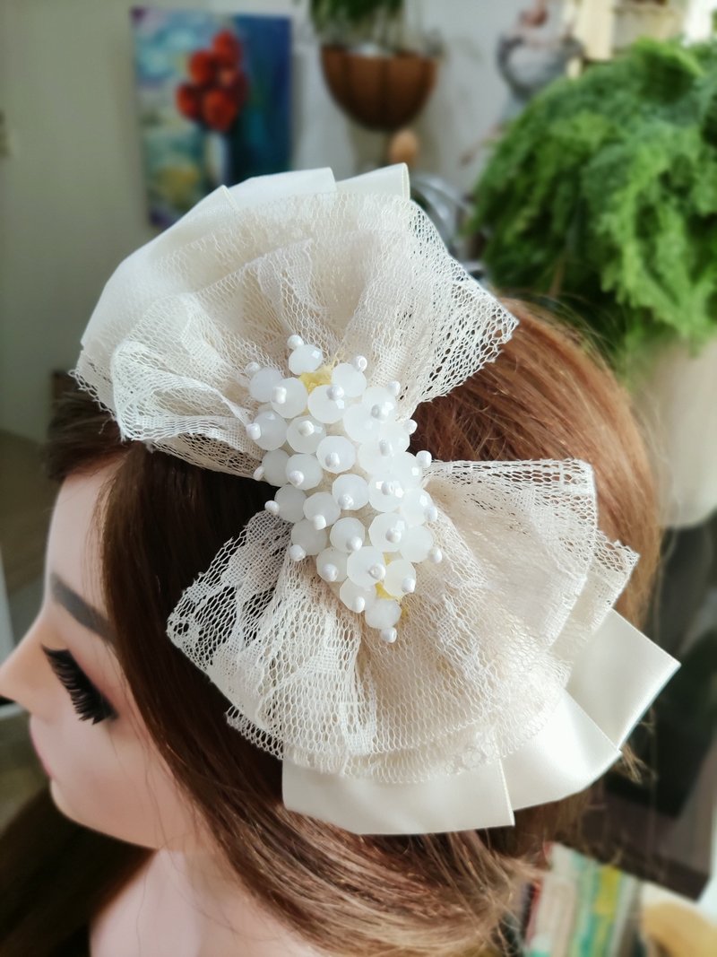 Don-Ya Mi Fashion romantic banquet style headband bow bead embroidered handmade headband custom style - ที่คาดผม - ผ้าไหม ขาว