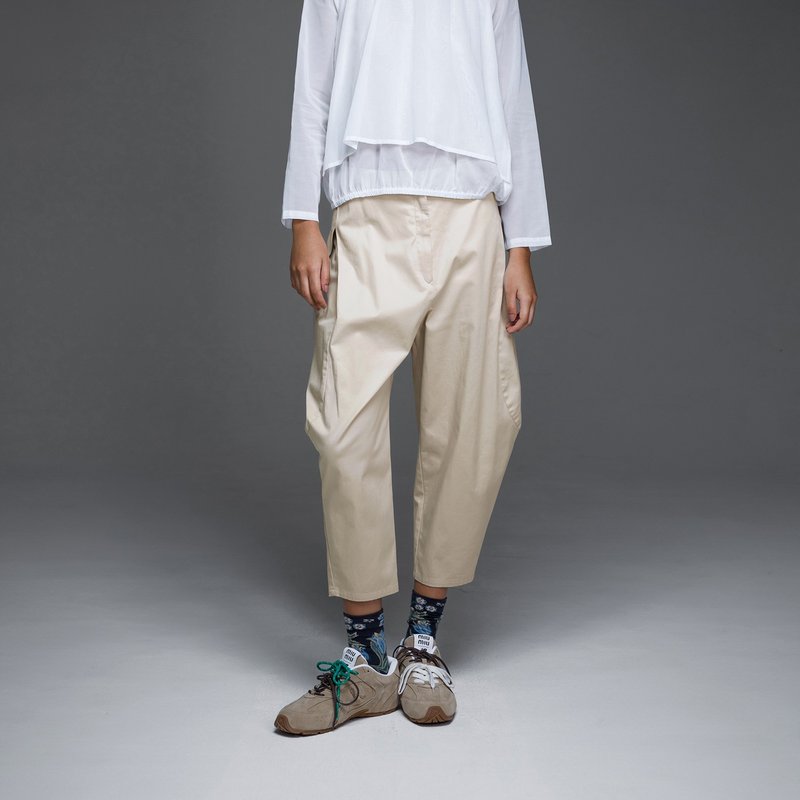 Three-dimensional silhouette cropped pleated pants - กางเกงขายาว - ผ้าฝ้าย/ผ้าลินิน สีกากี