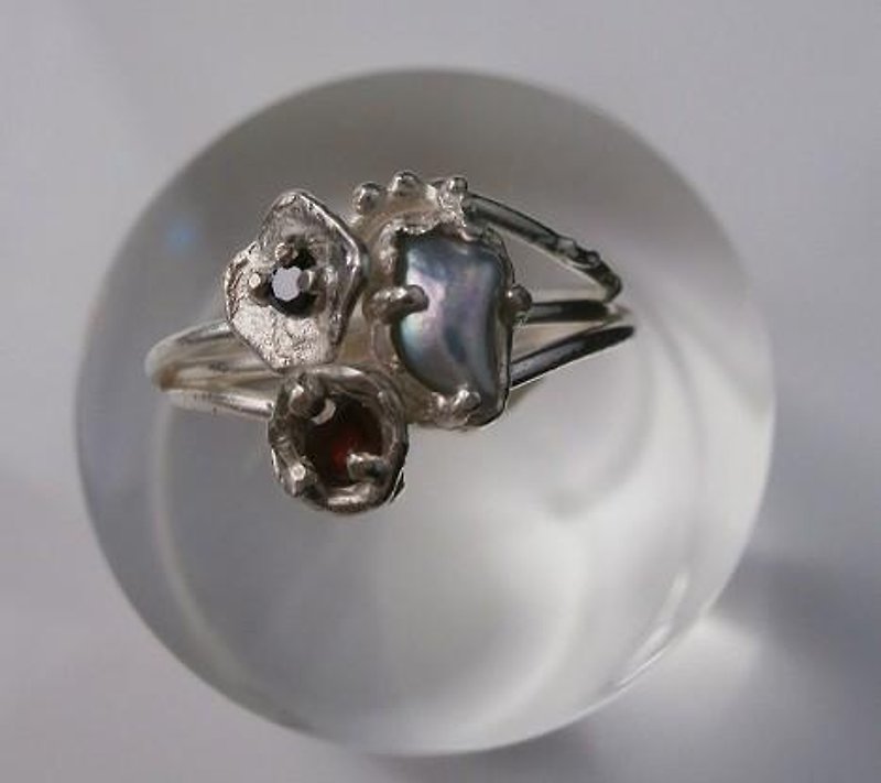 Silver Ring of Pearl - แหวนทั่วไป - เครื่องเพชรพลอย สีกากี