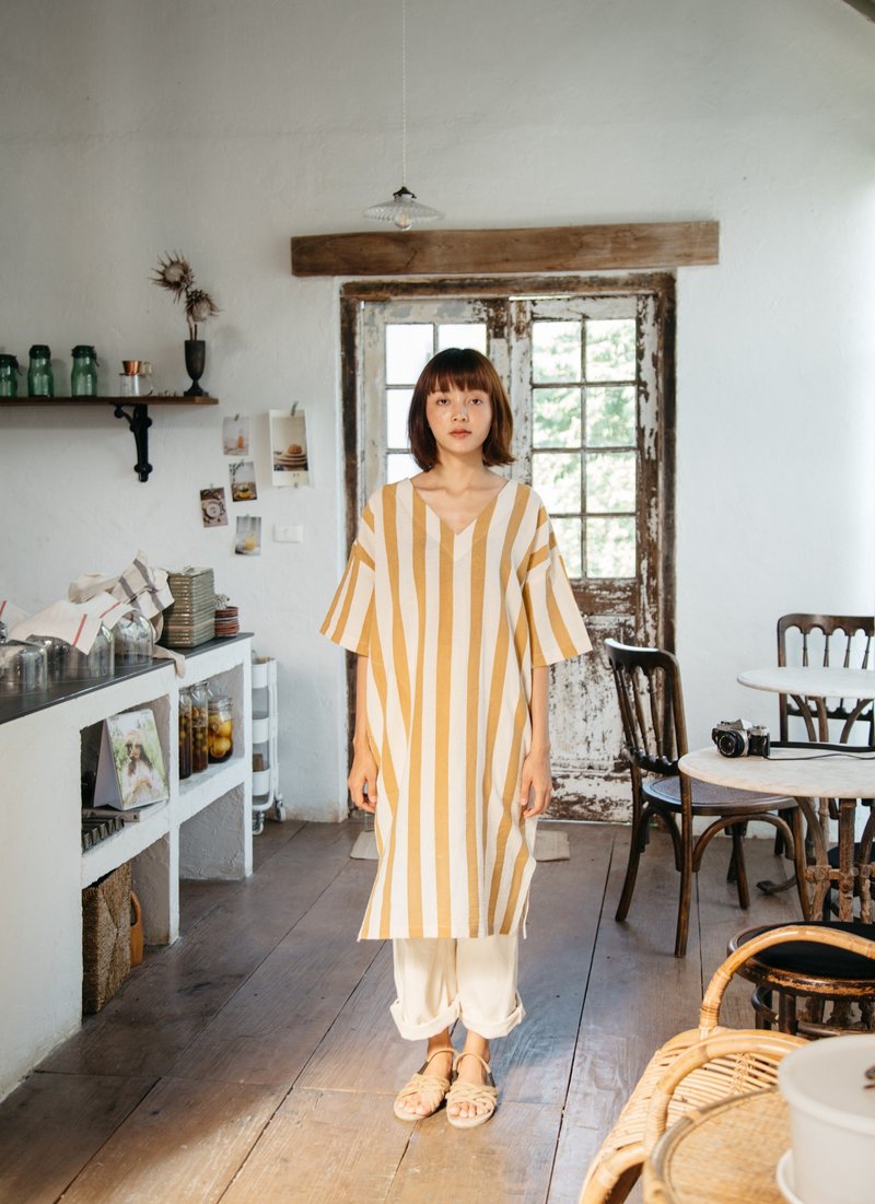 Mulmul wood brown v-neck dress - 洋裝/連身裙 - 棉．麻 咖啡色