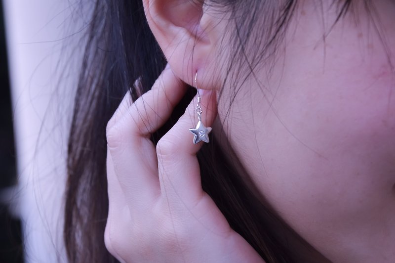[Cheng Travel] Stars hanging earrings. 925 sterling silver earrings - ต่างหู - โลหะ 