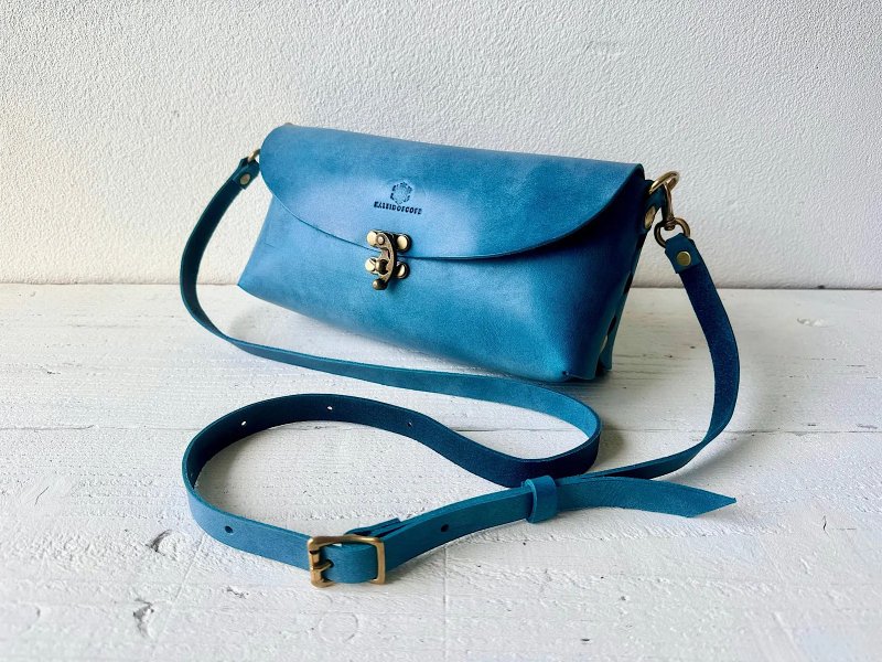 Shoulder bag made with Japanese Roroma leather, fave-rizo MB, Turquoise - กระเป๋าแมสเซนเจอร์ - หนังแท้ สีน้ำเงิน