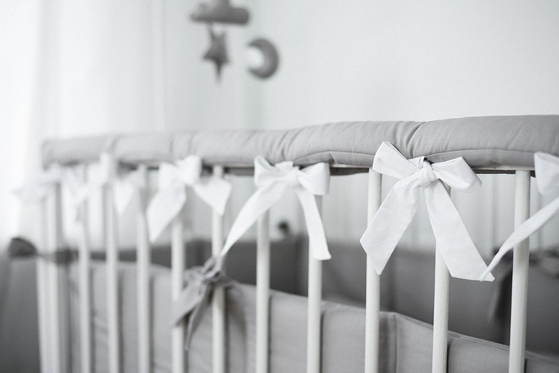 Crib rail cover Teething guard gray white - Custom size rail cover with white bo - ผ้าปูที่นอน - ผ้าฝ้าย/ผ้าลินิน สีเทา