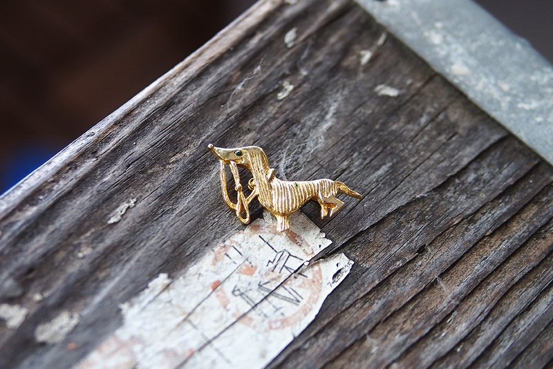 Banana Flyin '| vintage | back to the UK antiques dachshund dog pins - เข็มกลัด - กระดาษ 