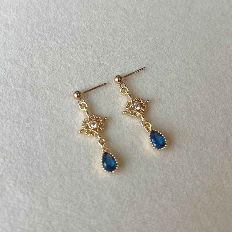 14K gold-filled lace carved blue tears earrings and Clip-On 14KGF - ต่างหู - โลหะ สีน้ำเงิน