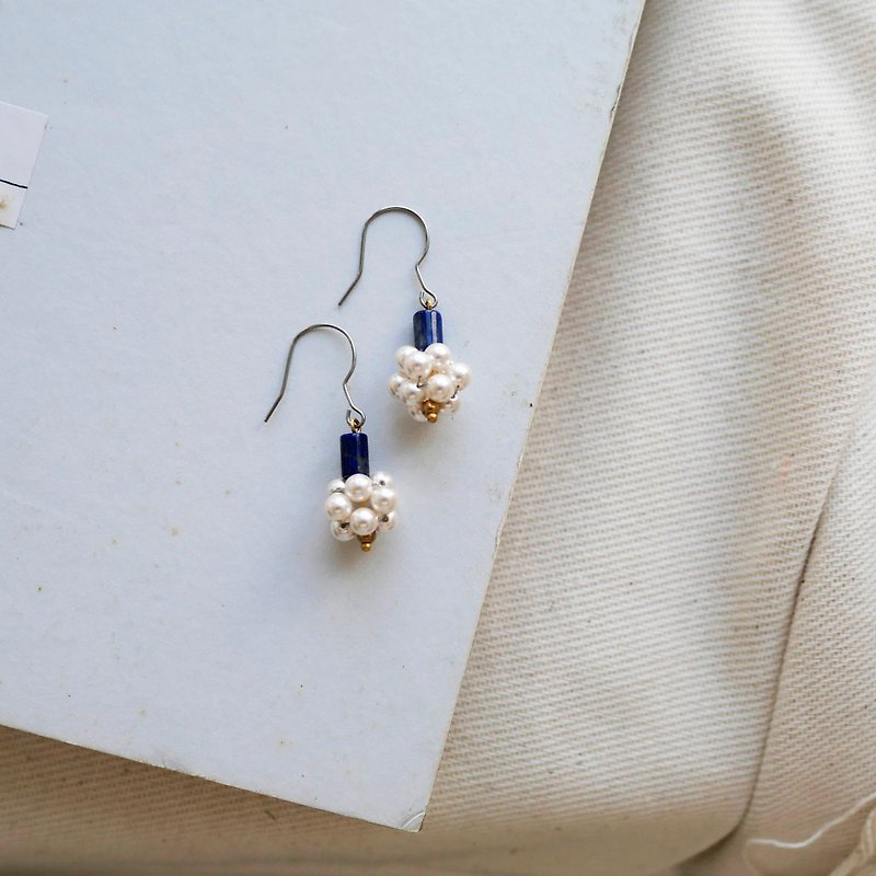 【Fruit】Pearl lapis lazuli earrings - ต่างหู - ไข่มุก ขาว
