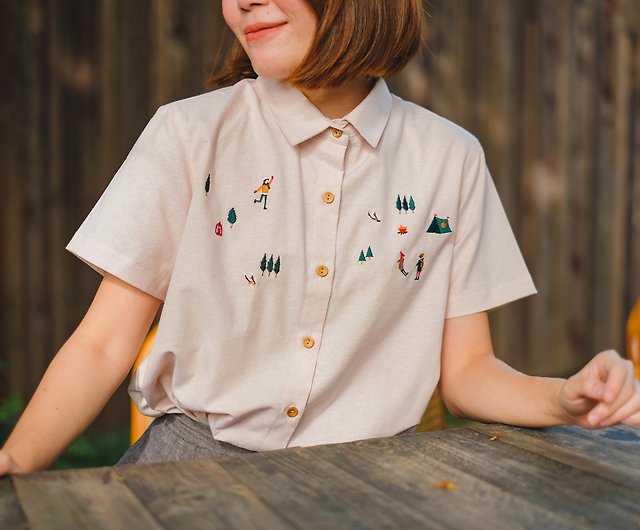 半袖シャツ Basic Embroidery Shirt : Camping キャンプ l ベージュ l
