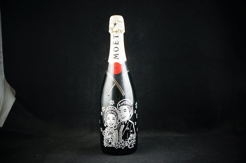 Nobel France Moët 750cc [Hong Kong original DYOW] wedding anniversary gift Wine Engraving unique combination of portrait design concept realistic Q version of the portrait with the pattern of text wine bottle carved a pair of wedding marriage proposal gift - Customized Portraits - Glass 