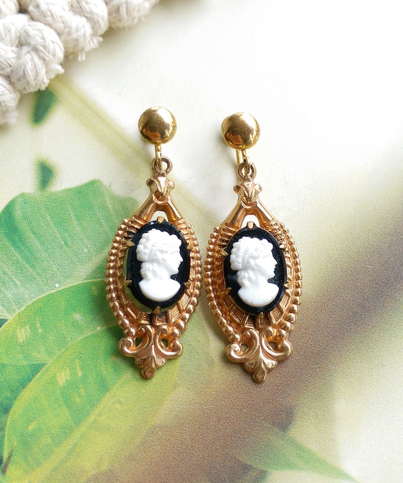 Vintage Jewelry 西洋古董飾品 CAMEO 典雅垂墜 栓式耳環 - 耳環/耳夾/耳骨夾 - 其他金屬 金色