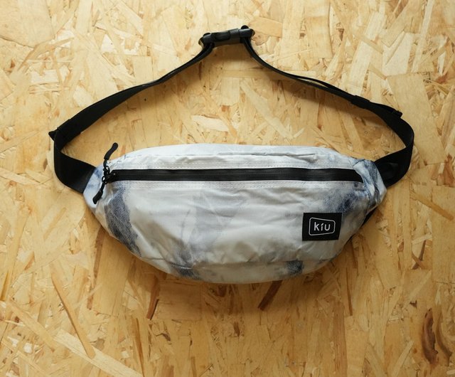 Popular Pre-order] KIU Water-Repellent Color Side Back Waist Bag