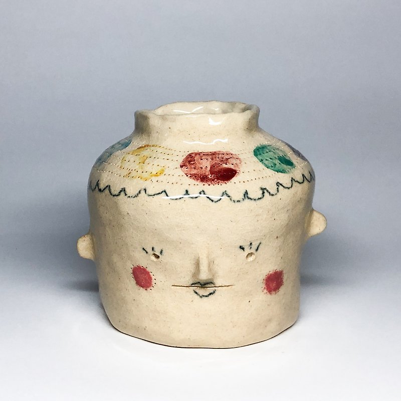 PokerfaceUniverse hand-squeezed expressionless ceramic vase - เซรามิก - ดินเผา 