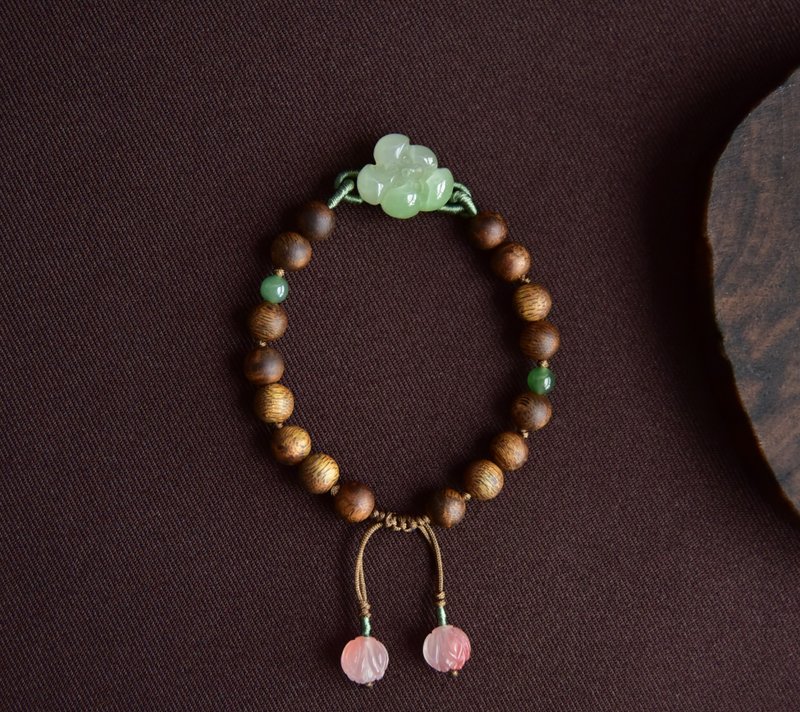 【香蓮】天然和田玉青海料稀有翠青色蓮花手牌99沉奇楠沉香手鏈 - 手鍊/手環 - 木頭 綠色