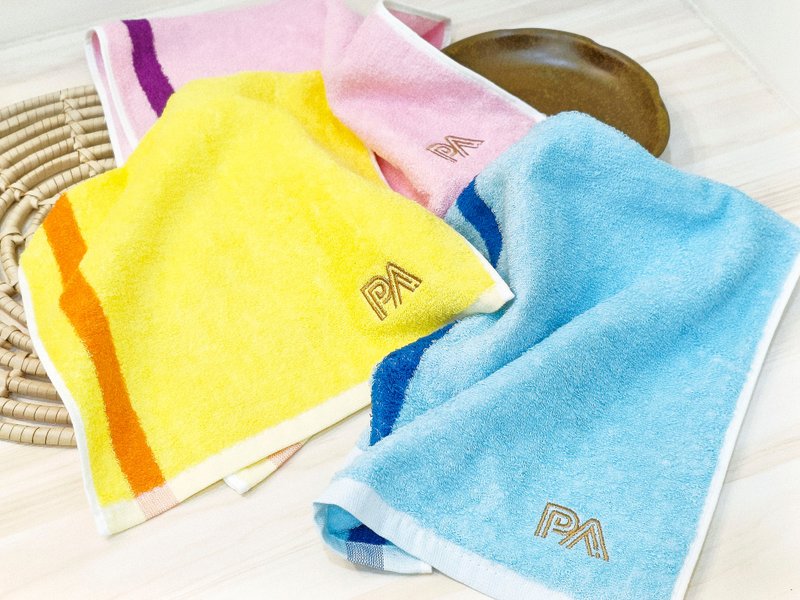 Pure cotton 100% designed and manufactured by MIT:: Household children's towel-classic LOGO Newborn full moon gift - ผ้ากันเปื้อน - ผ้าฝ้าย/ผ้าลินิน หลากหลายสี