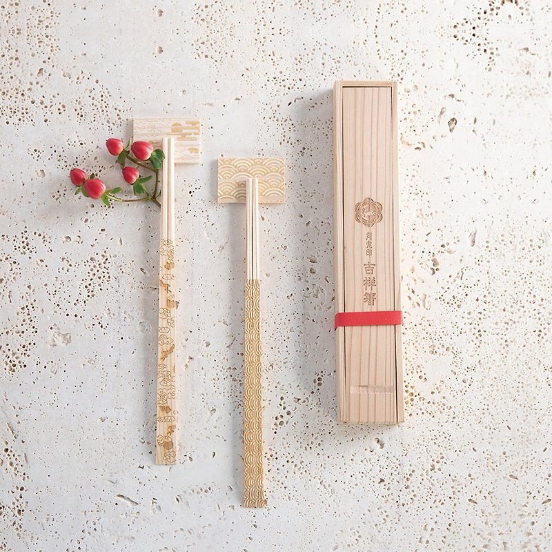 Original authentic Japanese moon rabbit India Ji food chopsticks Japanese-made Yoshino fir for double chopstick rest set (with chopsticks box) - ตะเกียบ - ไม้ สีกากี