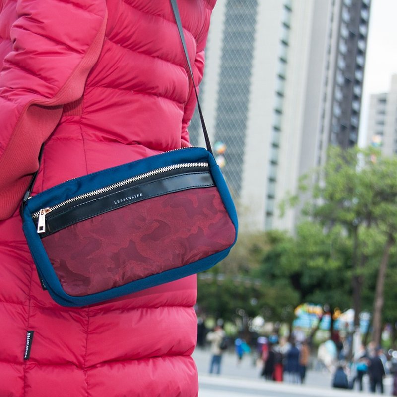 LUXY Red Camo City Travel Bag - กระเป๋าแมสเซนเจอร์ - ผ้าฝ้าย/ผ้าลินิน สีแดง
