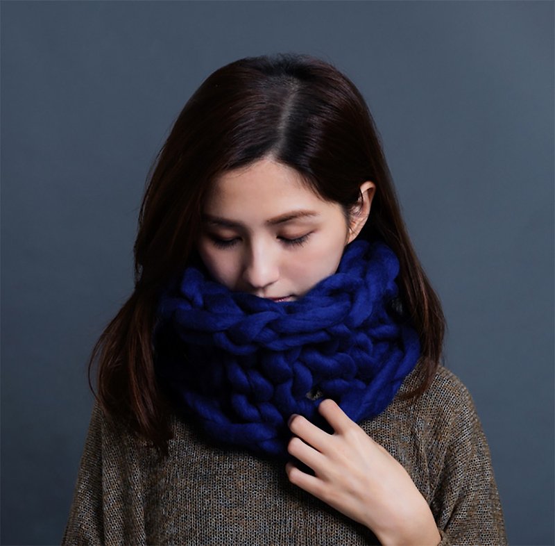 【MOUNTAIN HAND MADE】100% wool circular scarf /Ocean - ผ้าพันคอถัก - ขนแกะ สีน้ำเงิน