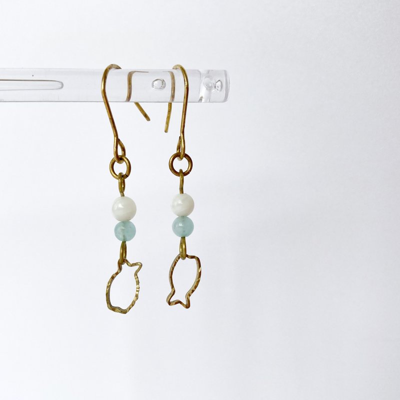 Bronze. Small Fish Natural Aquamarine White Shell Dangle Earrings Handmade Work Workplace Communication - ต่างหู - ทองแดงทองเหลือง สีน้ำเงิน