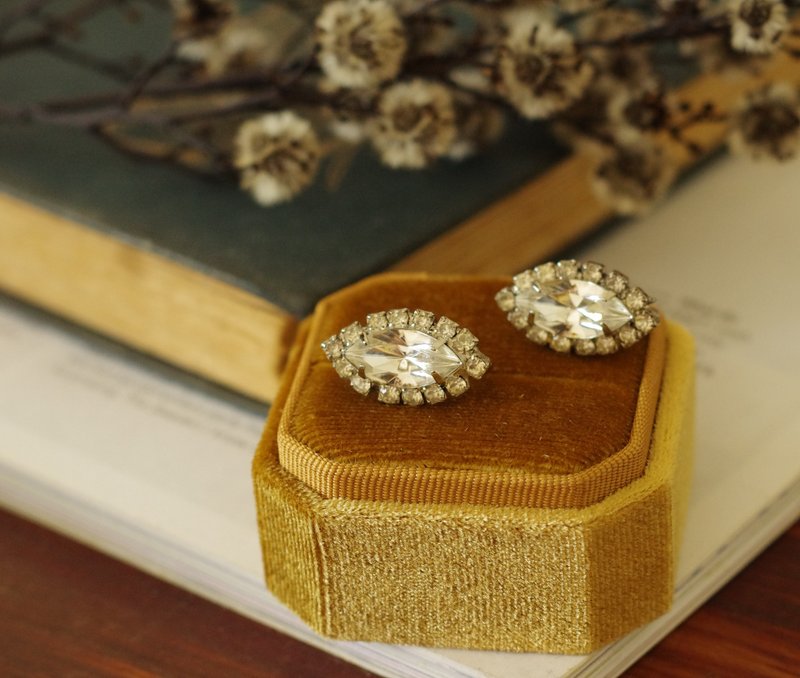 Antique Vintage silver marquise Stone clip-on earrings C888 - ต่างหู - โลหะ สีเงิน