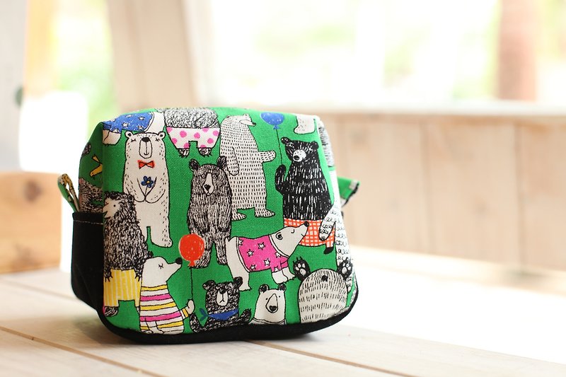 [Good day]. Bear amusement park fat bag. Storage package. Cosmetic bag - Toiletry Bags & Pouches - Cotton & Hemp Green