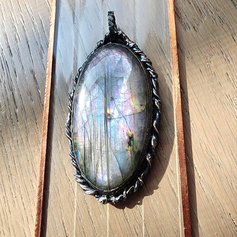 [Handmade by Qu Shuichen] Colorful labradorite sterling silver pendant - Necklaces - Gemstone Multicolor