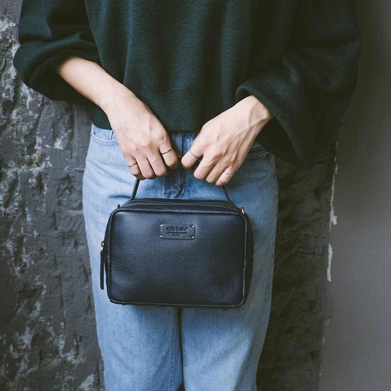 Pretty square leather cross-body bag X1963 blue - Messenger Bags & Sling Bags - Genuine Leather Blue