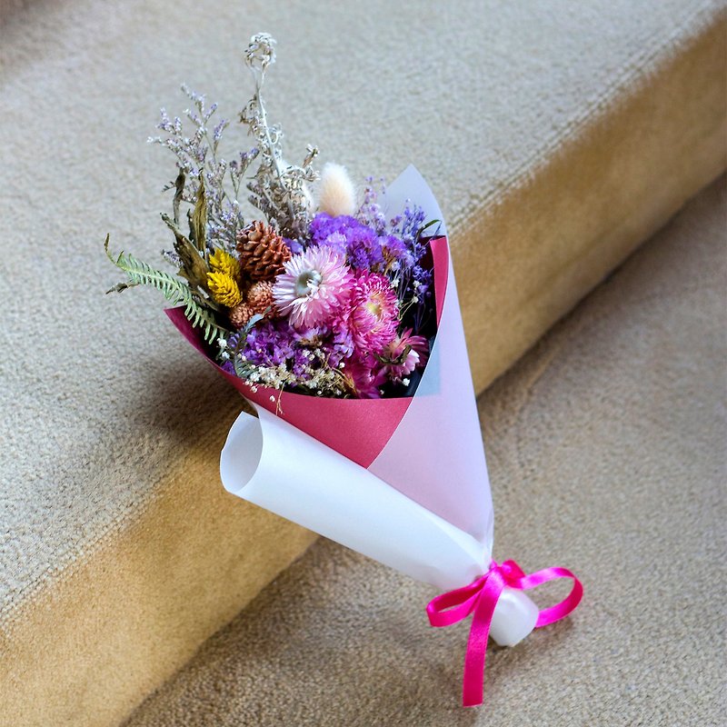 [森情II] Dry Bouquet / Graduation Bouquet / Dry Flower Gift / Valentine Gift / Birthday Gift - ช่อดอกไม้แห้ง - พืช/ดอกไม้ สีม่วง