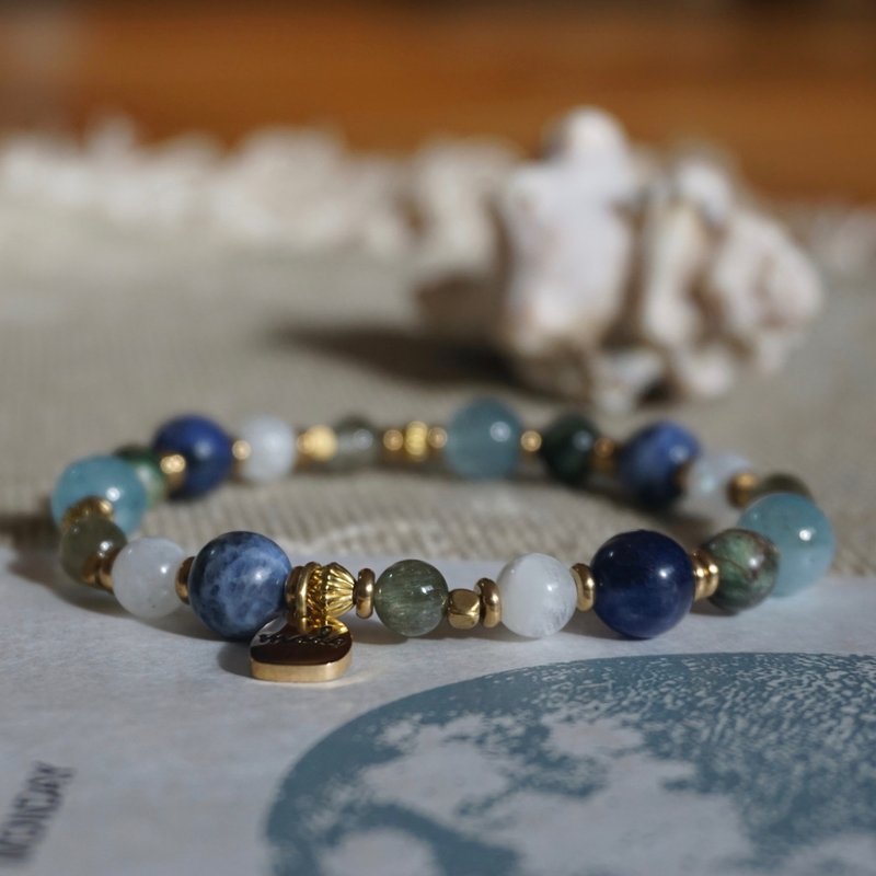 ll In flight ll Natural stone bracelet - aquamarine moonstone blue veined Stone green mica green hair crystal - สร้อยข้อมือ - เครื่องประดับพลอย หลากหลายสี