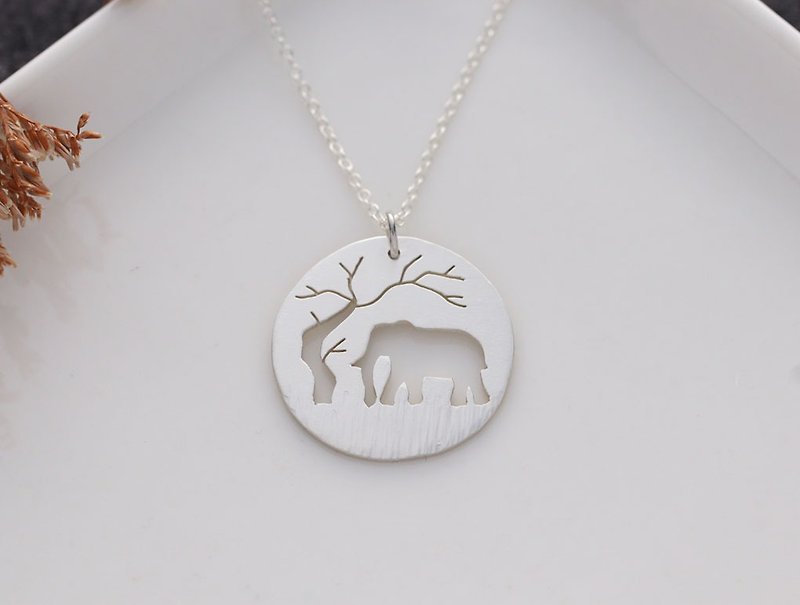 ni.kou Sterling Silver Prairie Elephant Animal Pendant Necklace - Necklaces - Other Metals 