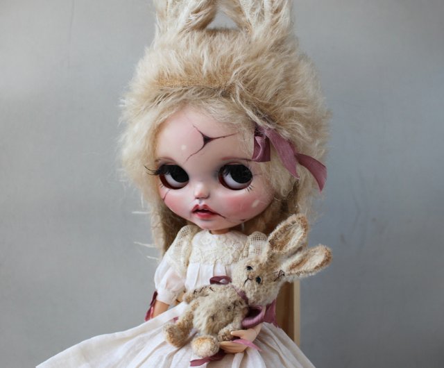 custom blythe doll