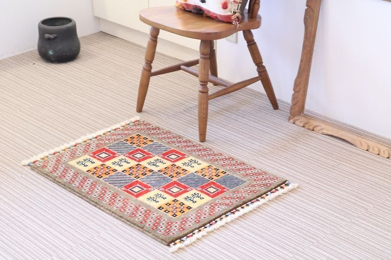 Handwoven Carpet Rug Entrance Mat Light Beige Wool & Plant Dyed 73 × 56cm - พรมปูพื้น - วัสดุอื่นๆ สีกากี