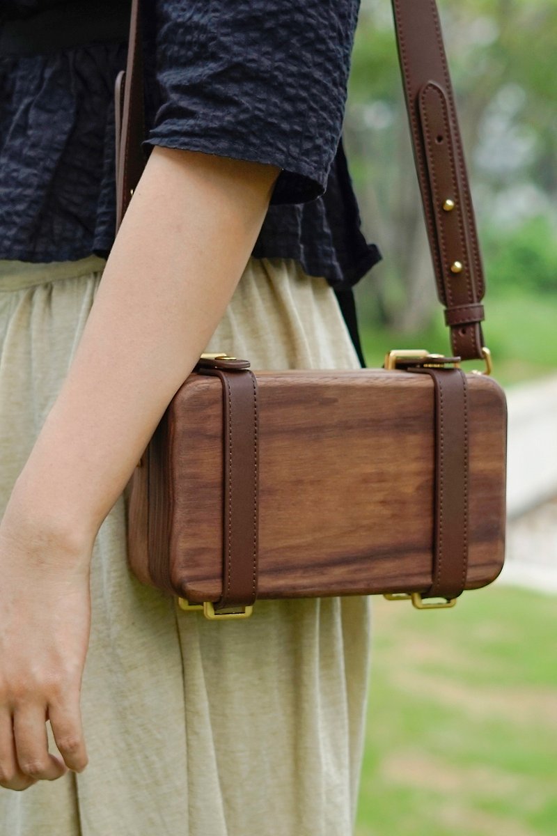 College literary fresh black walnut solid wood Cambridge bag shoulder messenger mini bag - Messenger Bags & Sling Bags - Wood Brown