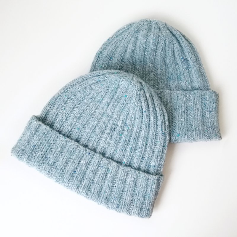 Hand-Knitted Merino Wool Light Blue Men's Beanies: Ribbed Knit, Seamless Comfort - หมวก - ขนแกะ สีน้ำเงิน