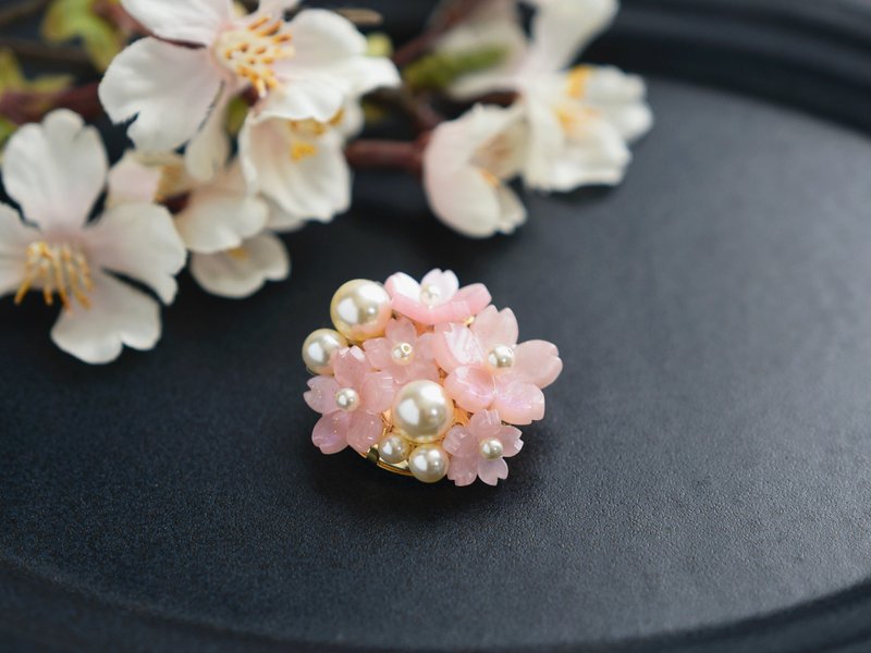 [Brooch] Cherry blossom and pearl bouquet - Brooches - Pearl Pink