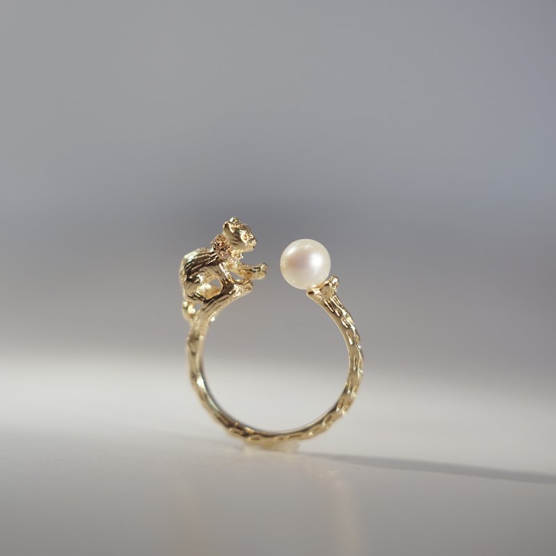 Playful cat pearl ring at the fingertips - General Rings - Pearl Gold