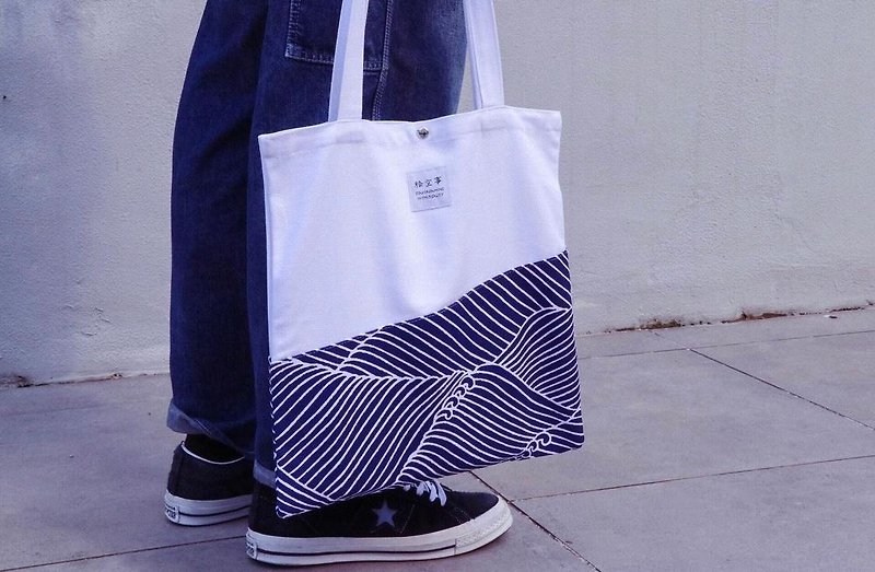 Ukiyo-e wave canvas bag - Handbags & Totes - Cotton & Hemp Blue